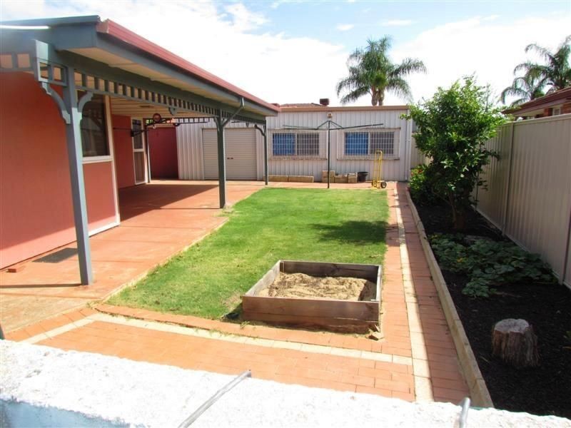 79 Meadowbrook Drive, Parkwood WA 6147