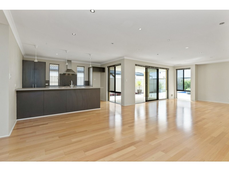 34 Frankenia Turn, Success WA 6164