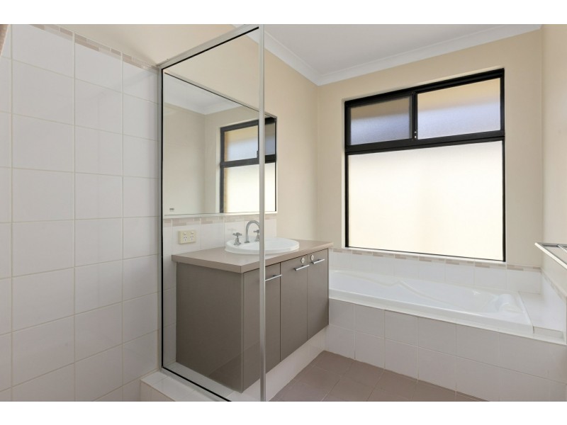 34 Frankenia Turn, Success WA 6164