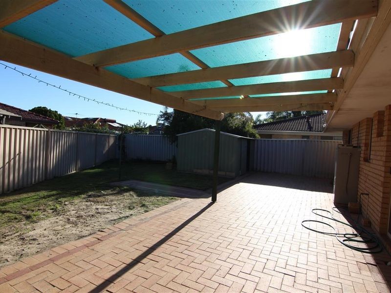 16a Camelot Court, Thornlie WA 6108