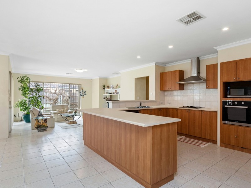 7 Caxton Parkway, Canning Vale WA 6155