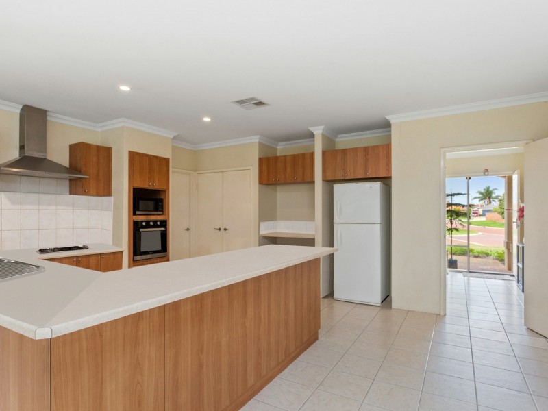 7 Caxton Parkway, Canning Vale WA 6155
