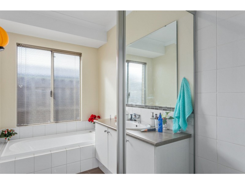 7 Caxton Parkway, Canning Vale WA 6155