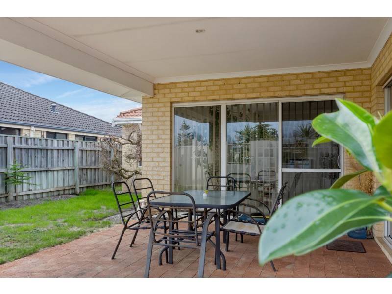 7 Caxton Parkway, Canning Vale WA 6155