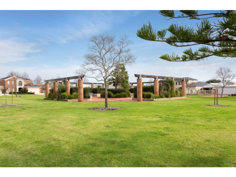 7 Caxton Parkway, Canning Vale WA 6155