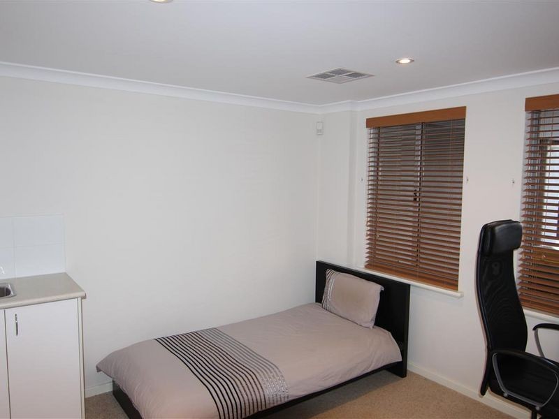 2/39 Simpson Street, Applecross WA 6153