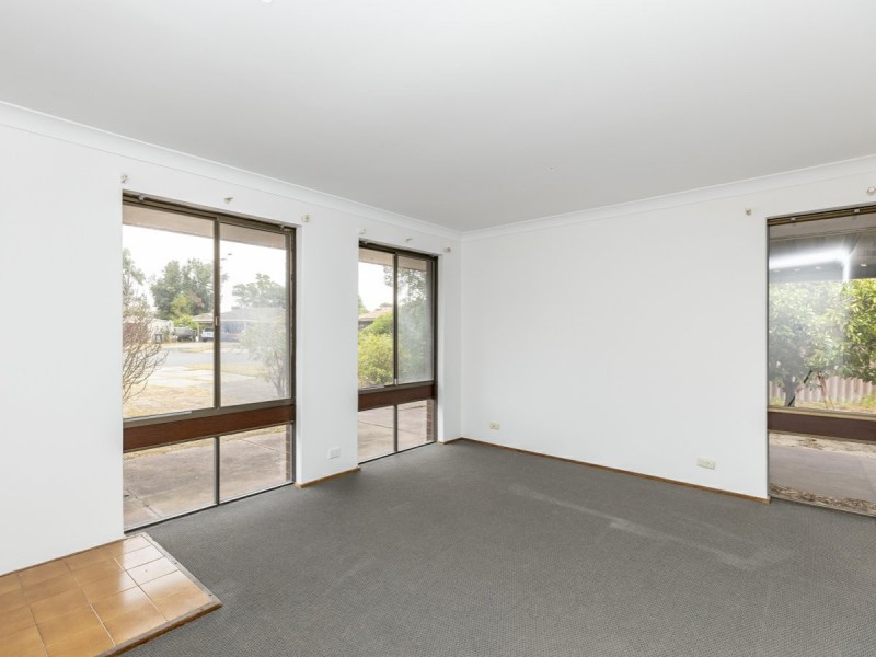 5 Forest Court, Armadale WA 6112