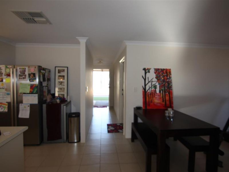 2/14 Scarpview Place, East Cannington WA 6107