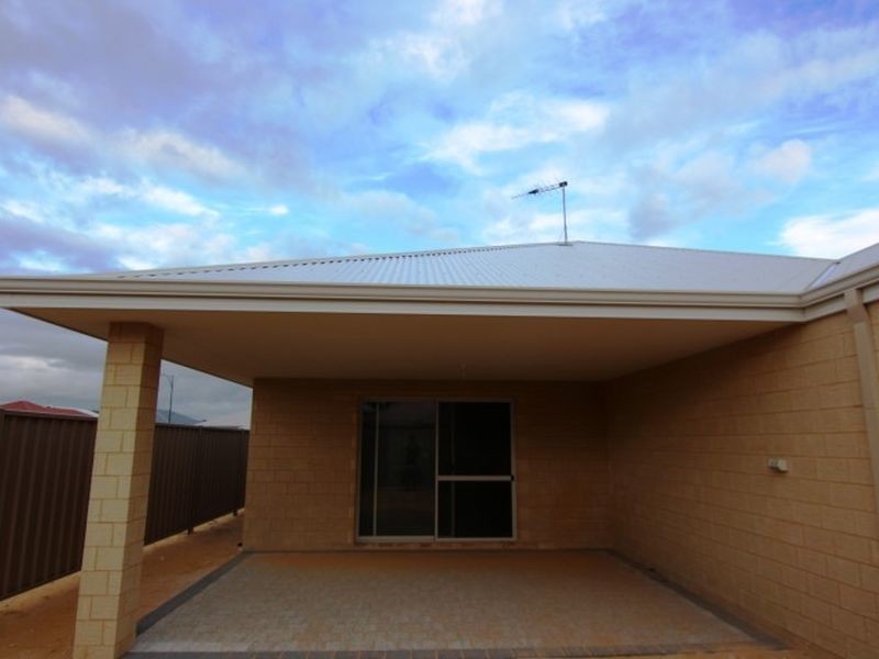 17 Crimson Road, Karnup WA 6176