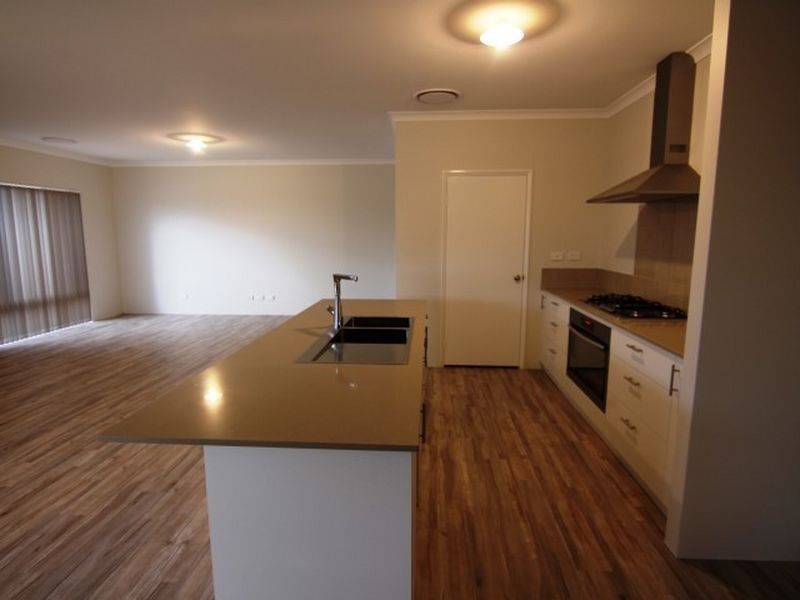 17 Crimson Road, Karnup WA 6176