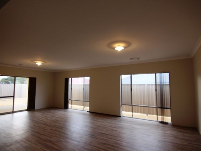 17 Crimson Road, Karnup WA 6176