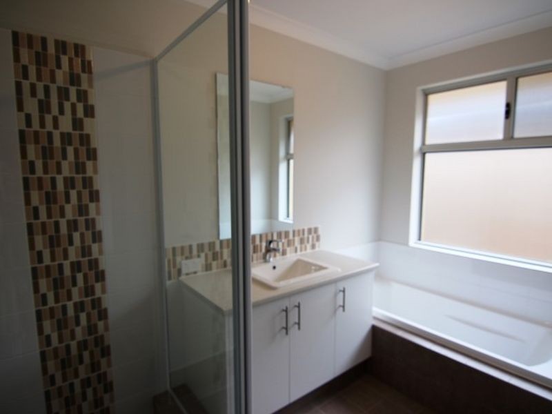 17 Crimson Road, Karnup WA 6176