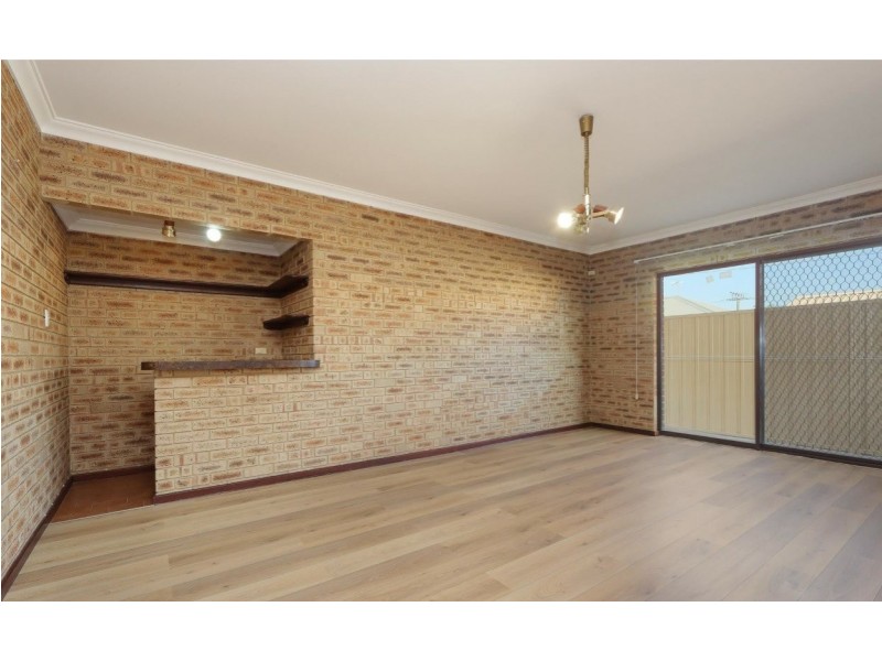 64 Cross Street, Queens Park WA 6107