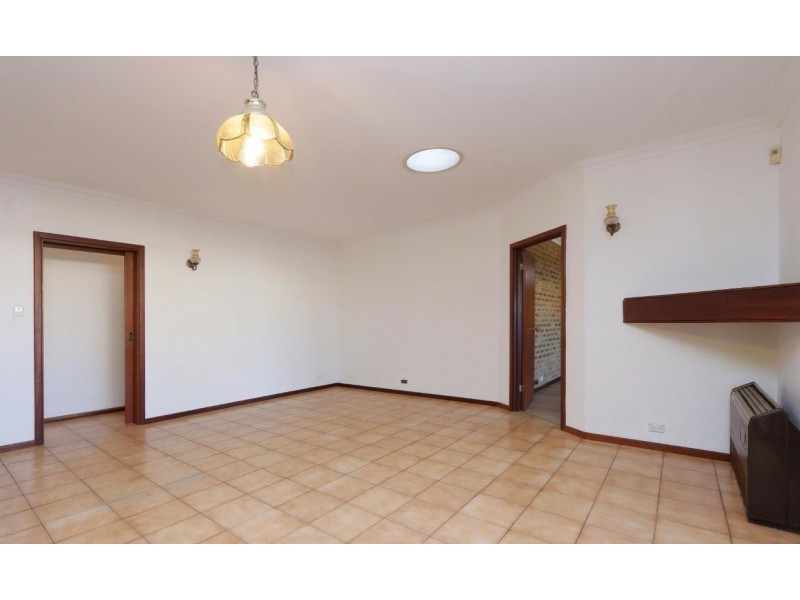 64 Cross Street, Queens Park WA 6107