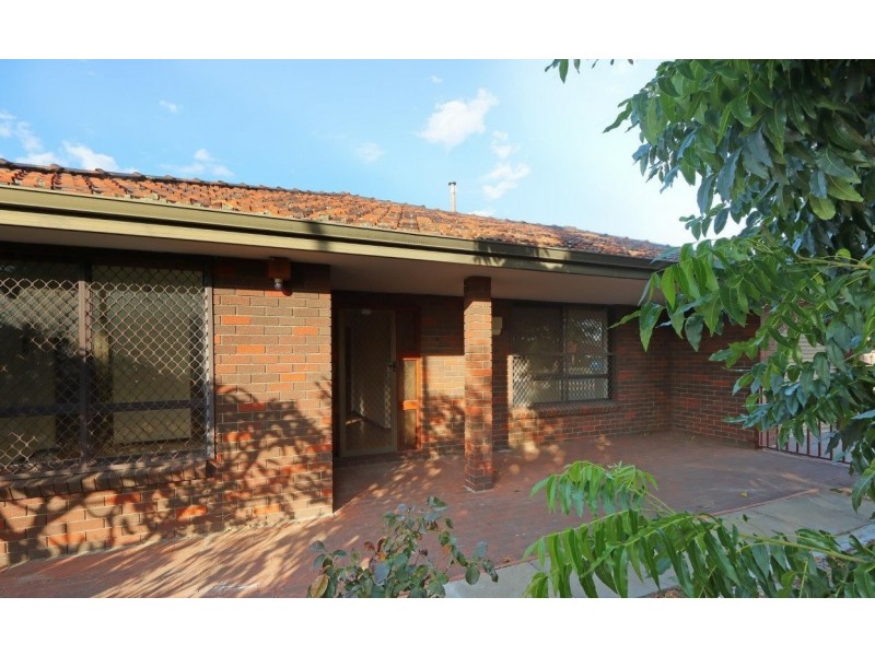 64 Cross Street, Queens Park WA 6107