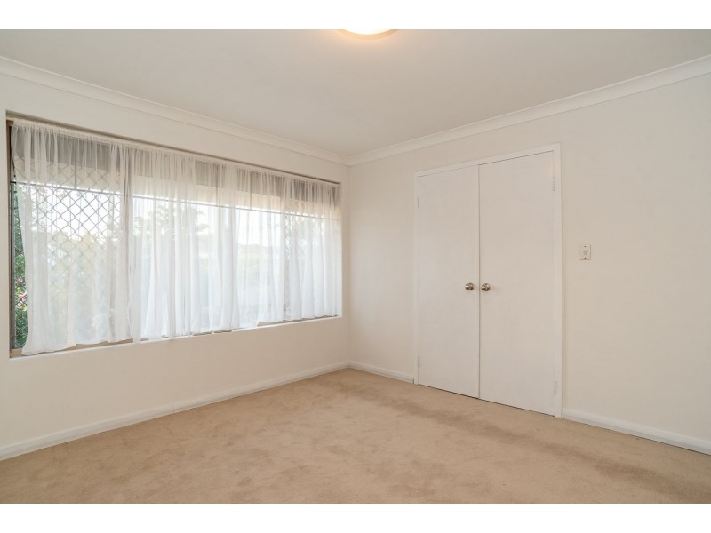 3 Mary Mackillop Glen, Queens Park WA 6107