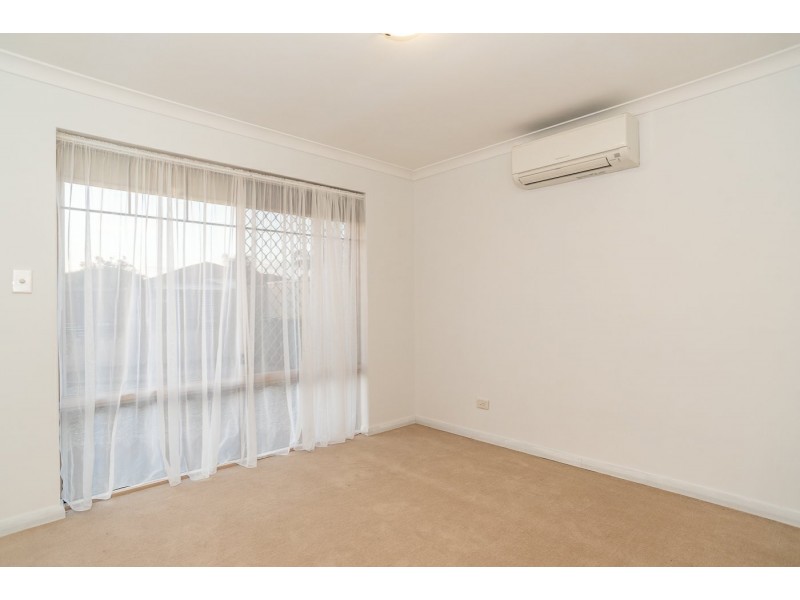 3 Mary Mackillop Glen, Queens Park WA 6107
