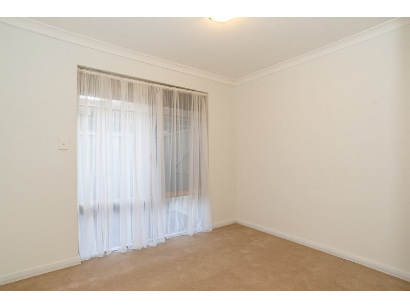 3 Mary Mackillop Glen, Queens Park WA 6107