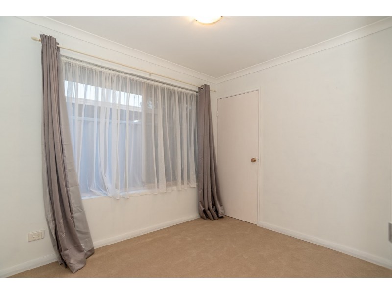 3 Mary Mackillop Glen, Queens Park WA 6107