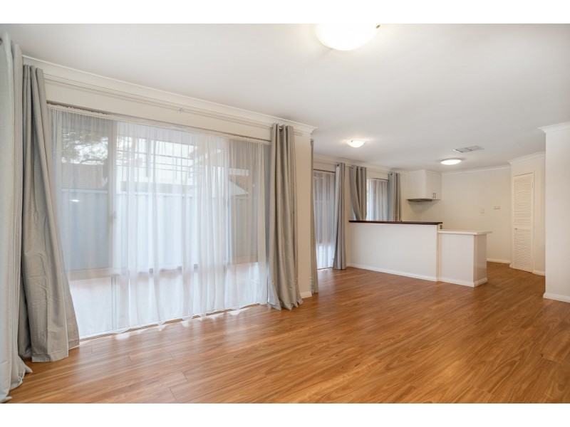 3 Mary Mackillop Glen, Queens Park WA 6107