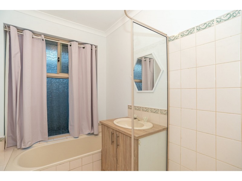 3 Mary Mackillop Glen, Queens Park WA 6107