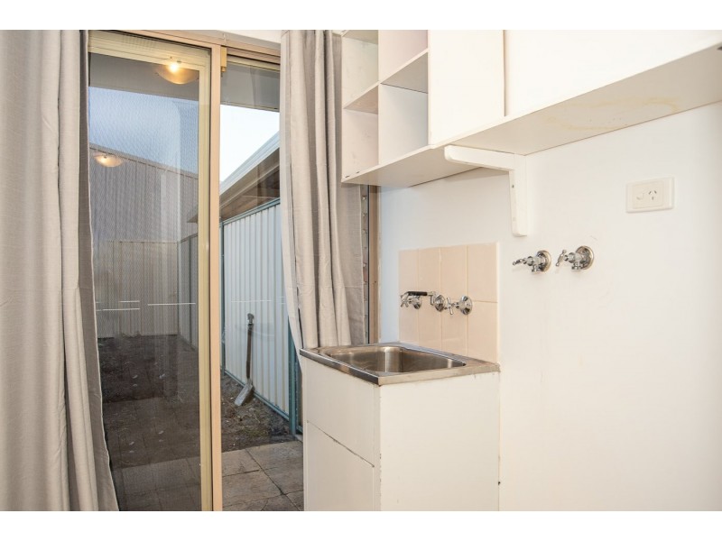 3 Mary Mackillop Glen, Queens Park WA 6107