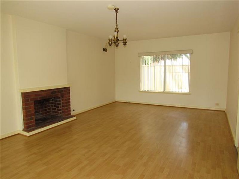 17 Nearwater way, Shelley WA 6148