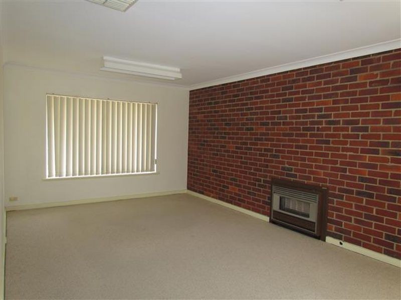 17 Nearwater way, Shelley WA 6148