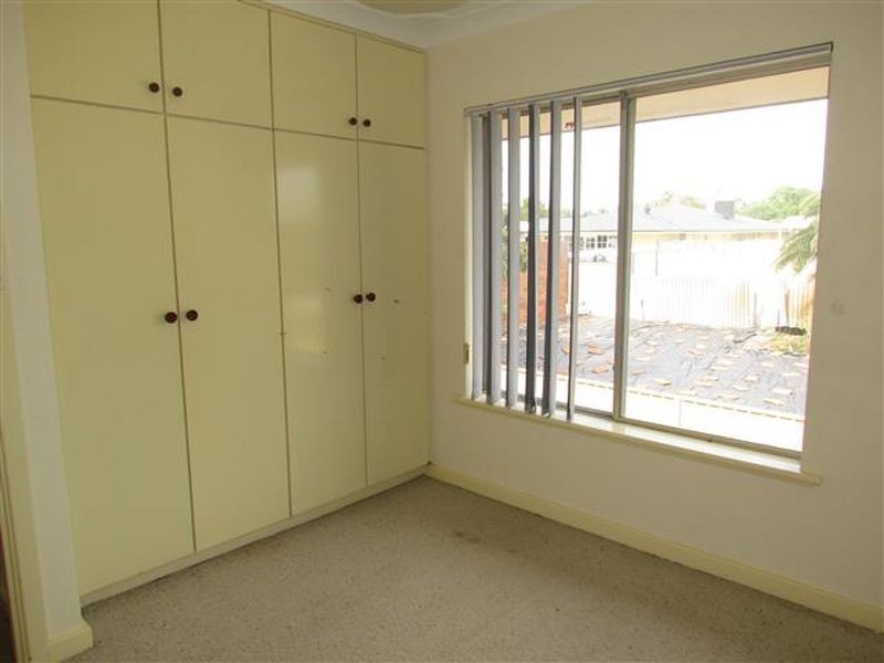 17 Nearwater way, Shelley WA 6148
