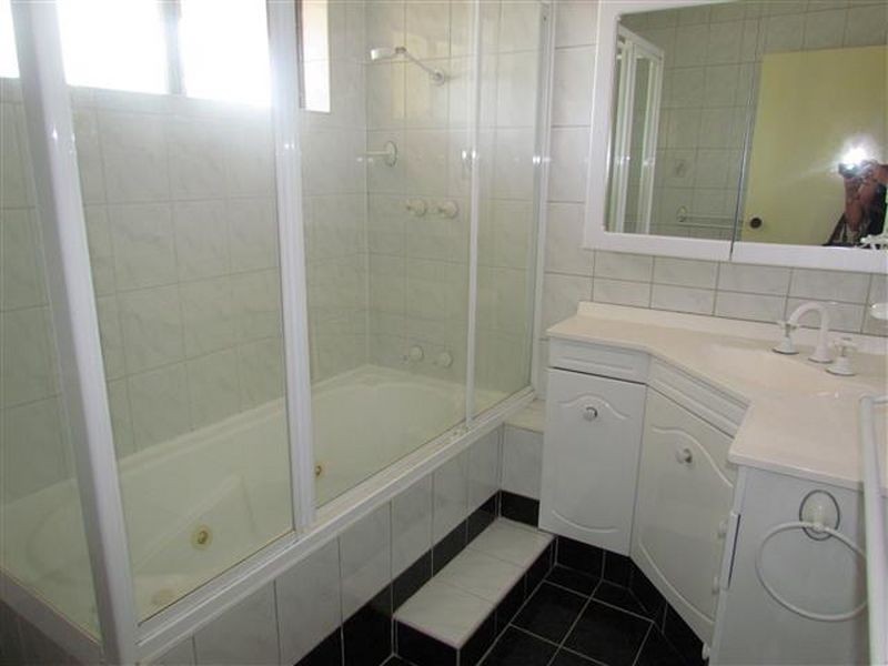 17 Nearwater way, Shelley WA 6148