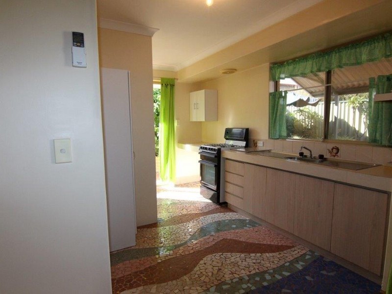 5a Kemmish Crescent, Melville WA 6156