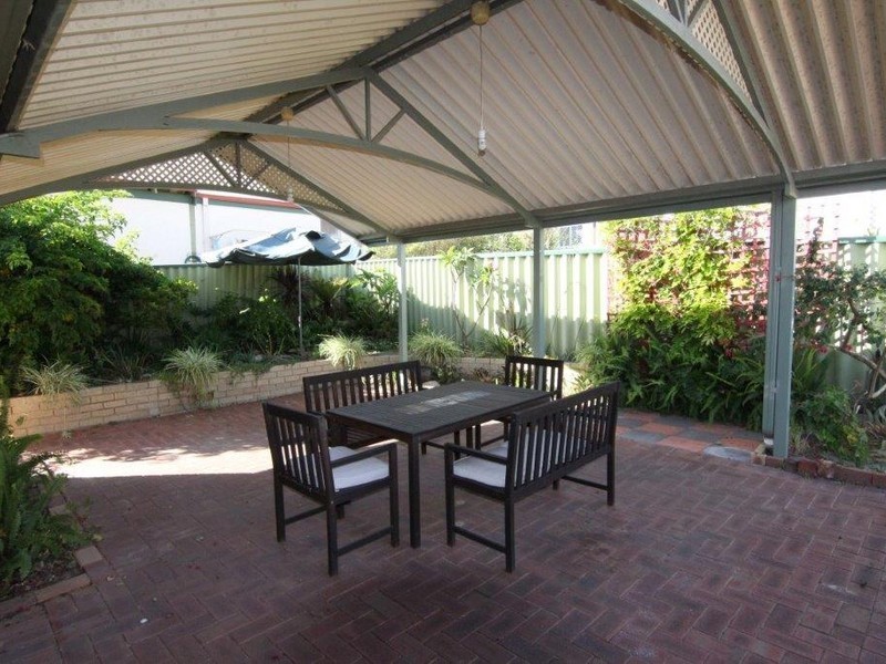 5a Kemmish Crescent, Melville WA 6156