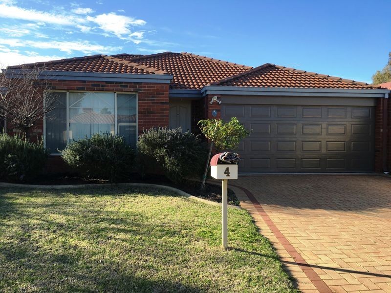 4 Barcroft Court, Atwell WA 6164
