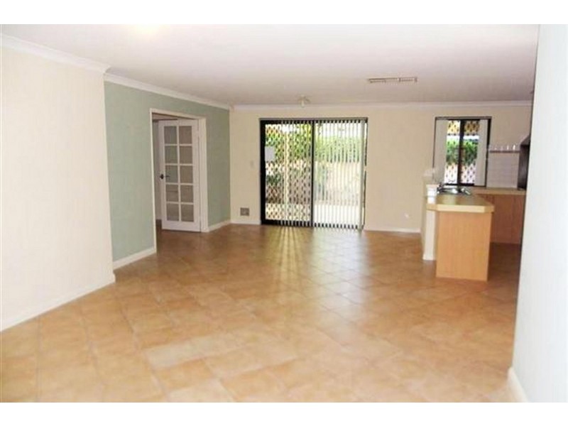 15 Glennon Way, Rossmoyne WA 6148