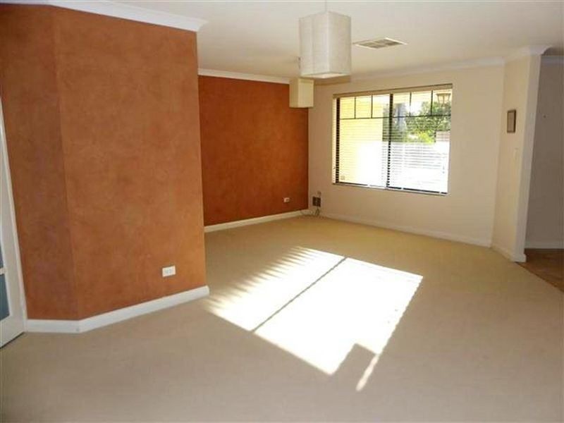 15 Glennon Way, Rossmoyne WA 6148