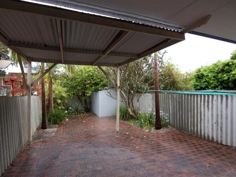 8/19 Freesia Way, Willetton WA 6155