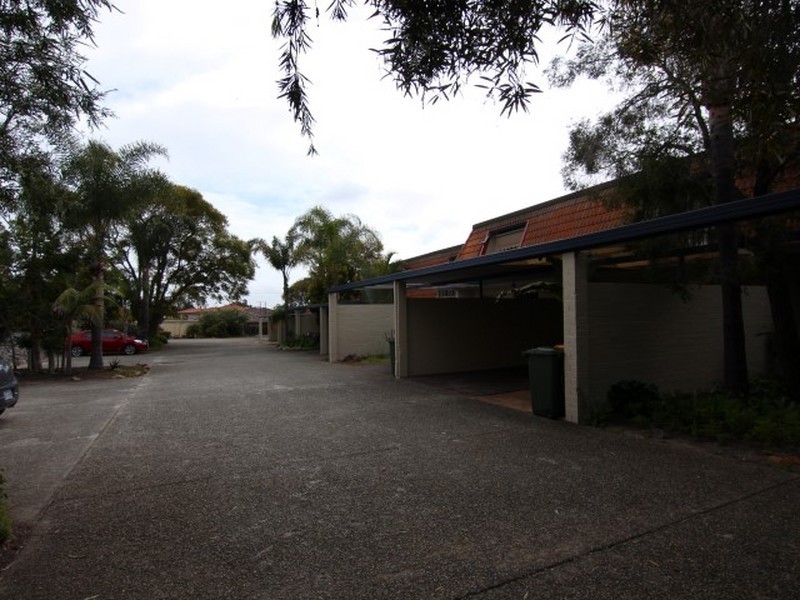 8/19 Freesia Way, Willetton WA 6155