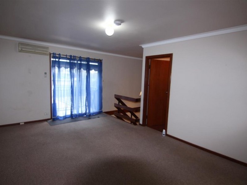 8/19 Freesia Way, Willetton WA 6155