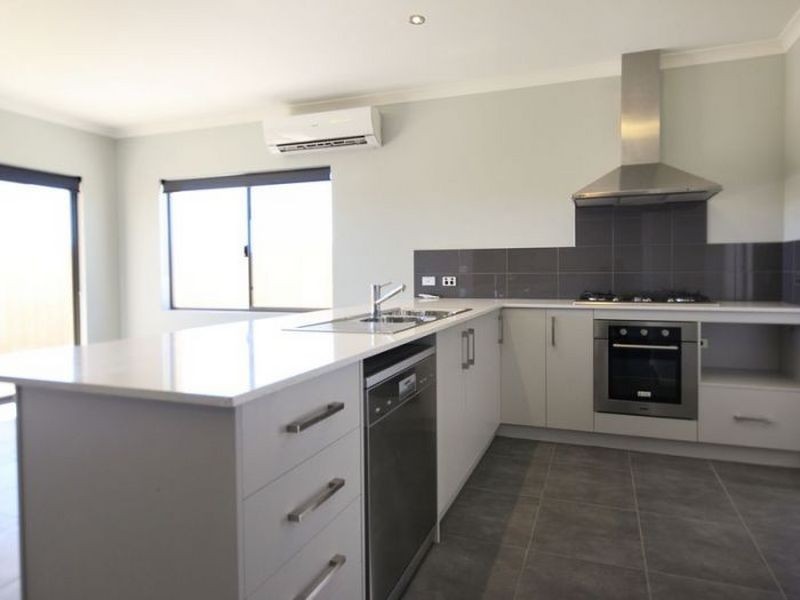 7 Oakes Way, Hammond Park WA 6164