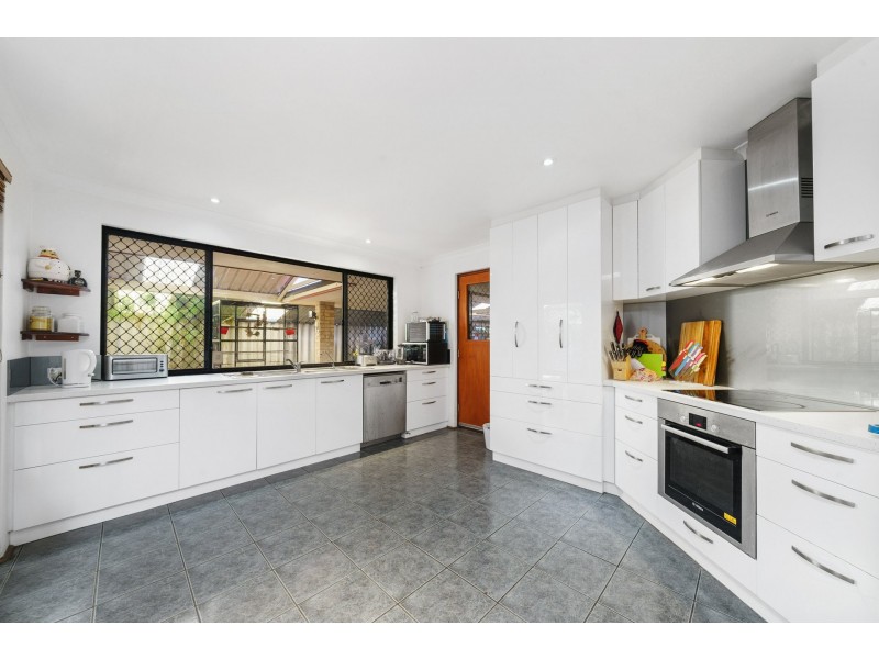 11 Seabrook Place, Success WA 6164