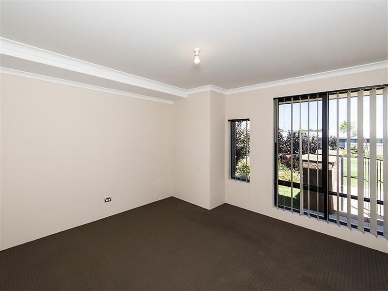 4 Keble Lane, Piara Waters WA 6112