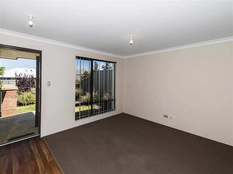 4 Keble Lane, Piara Waters WA 6112