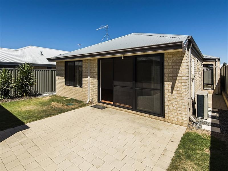 4 Keble Lane, Piara Waters WA 6112