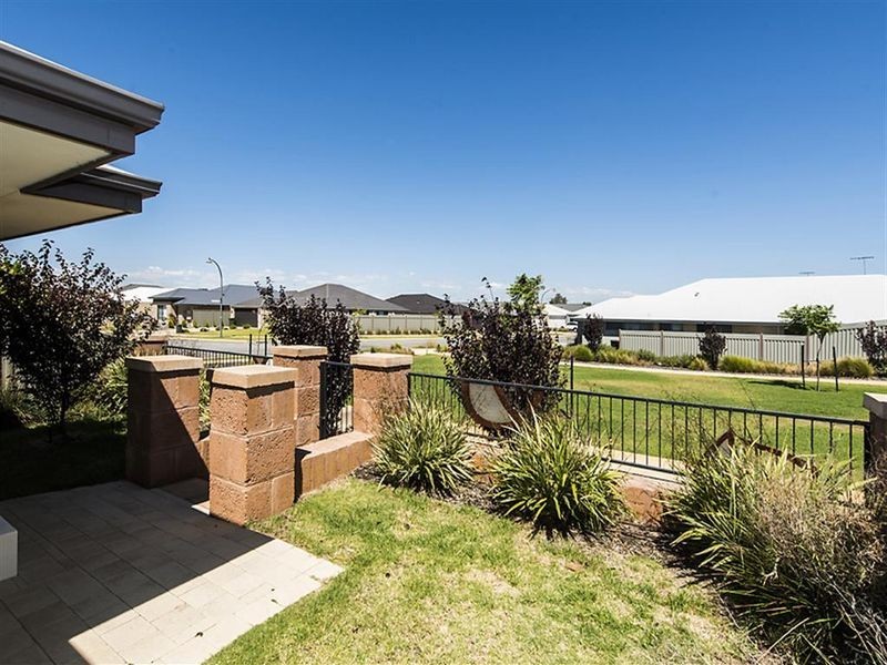 4 Keble Lane, Piara Waters WA 6112