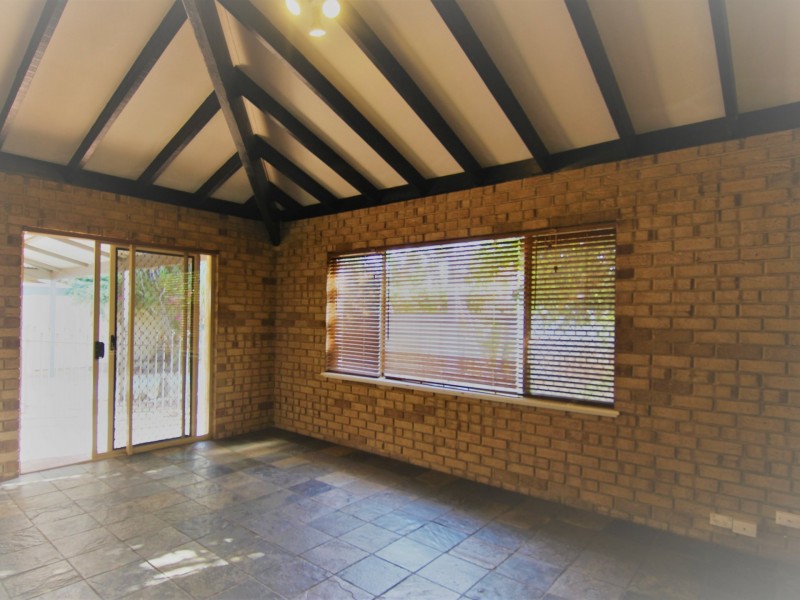 42 Golf Road, Parkwood WA 6147