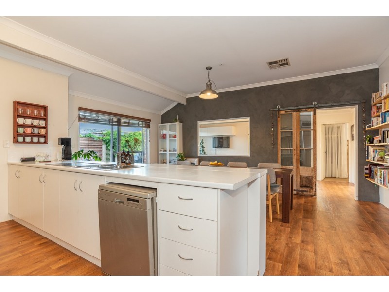 15 Redshank Close, East Cannington WA 6107