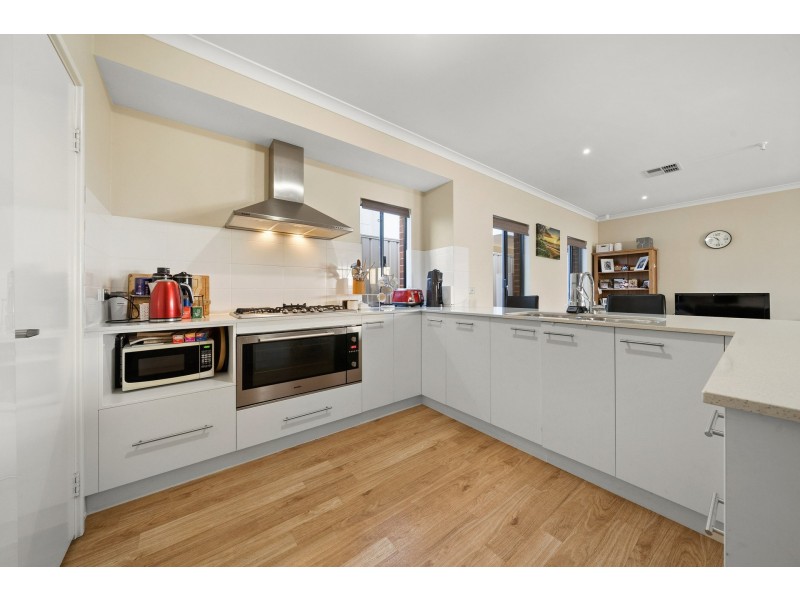 32 Mayor Road, Coogee WA 6166