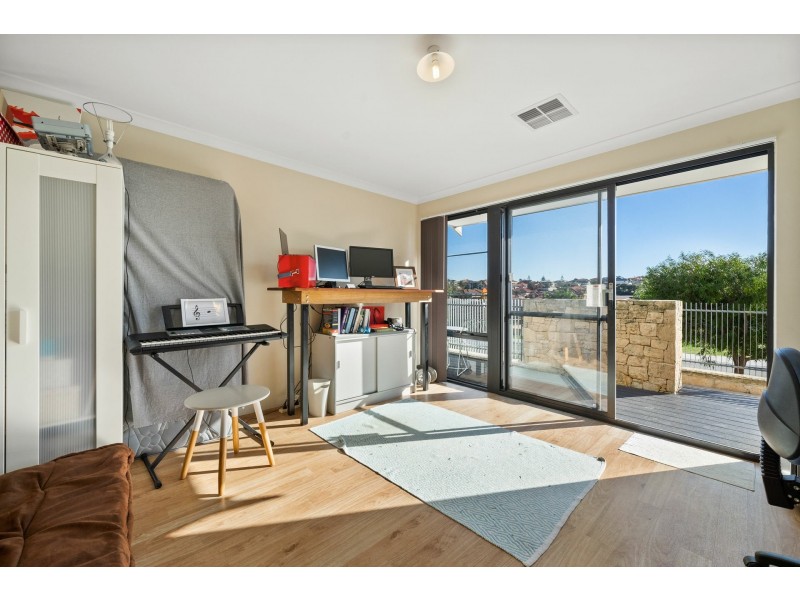 32 Mayor Road, Coogee WA 6166