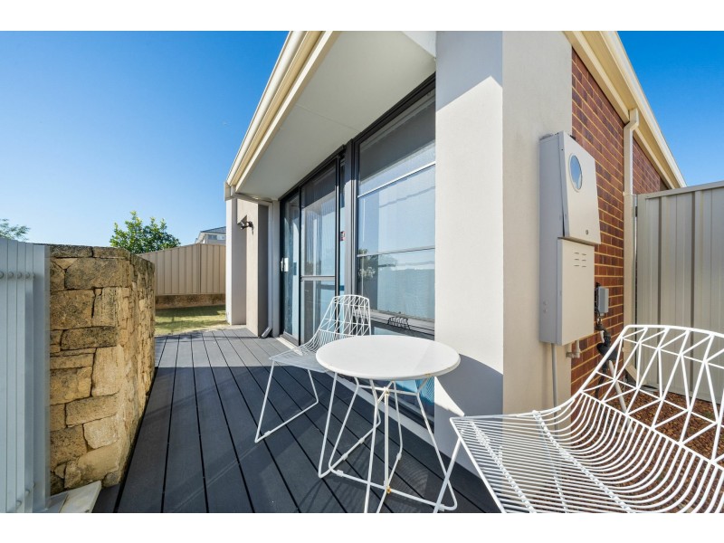 32 Mayor Road, Coogee WA 6166