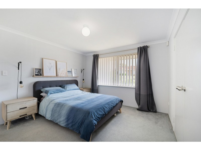 6 Poinsettia Grove, South Lake WA 6164